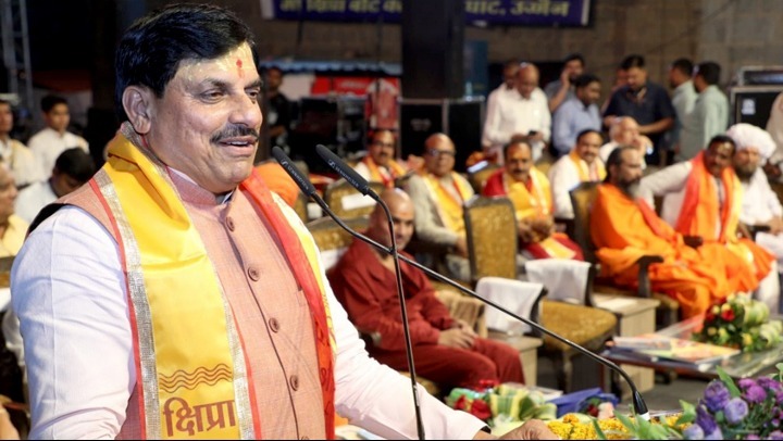 शिप्रा तीर्थ परिक्रमा समापन समारोह में संबोधित करते मुख्यमंत्री डॉ मोहन यादव