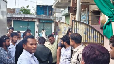 सिवनी में अवैध बूचड़खाने पर कार्रवाई करती कोतवाली पुलिस टीम