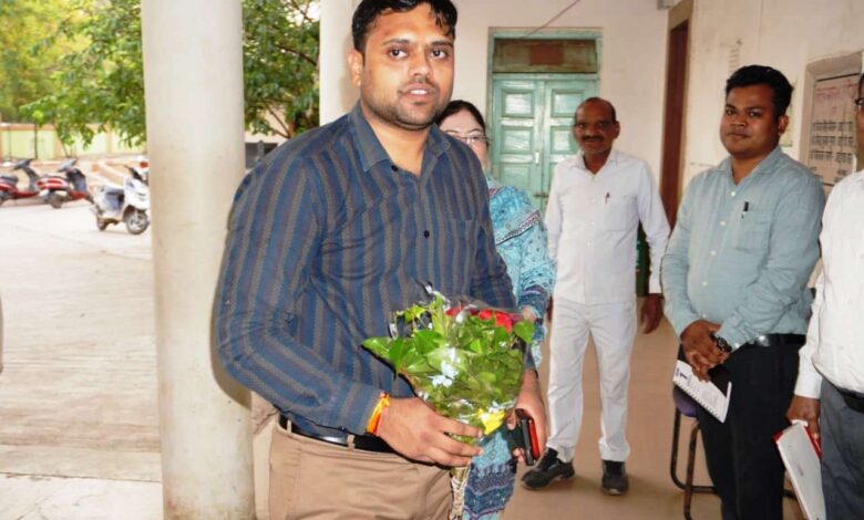 प्रभारी कलेक्टर सिवनी के रूप में पदभार ग्रहण करते अनिल कुमार राठौर