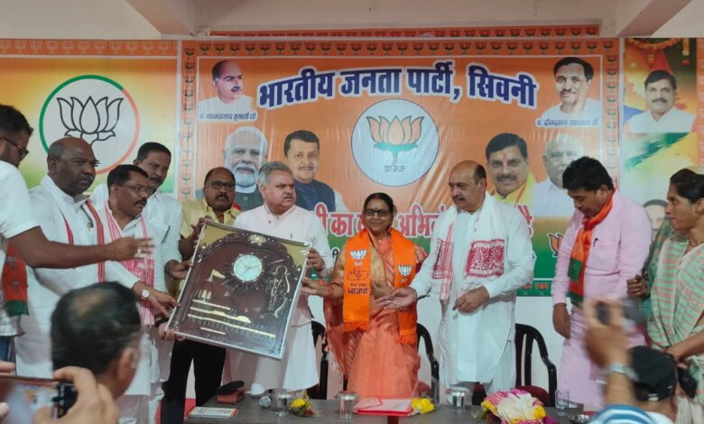 भाजपा संगठनात्मक बैठक में क्षेत्रीय संगठन मंत्री अजय जामवाल ने दिया संगठन विस्तार और जनसंपर्क का मंत्र | Dainik Yashonnati अजय जामवाल सिवनी भाजपा संगठनात्मक बैठक को संबोधित करते हुए