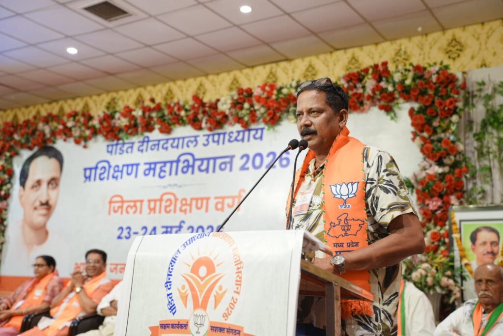 भाजपा दीनदयाल उपाध्याय जिला प्रशिक्षण महाभियान सिवनी 2026 में मंच पर उपस्थित अतिथि एवं कार्यकर्ता