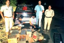 चौरई में आबकारी विभाग द्वारा जब्त की गई शराब और वाहन