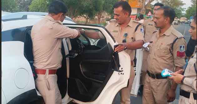 छिंदवाड़ा ट्रैफिक चालान कार्रवाई - पुलिस द्वारा हेलमेट और सीटबेल्ट के बारे में जागरूकता अभियान, नागरिकों की सुरक्षा