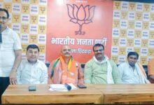 छिंदवाड़ा में भाजपा किसान मोर्चा की बैठक के दौरान कार्यक्रम की रणनीति पर चर्चा करते पदाधिकारी।