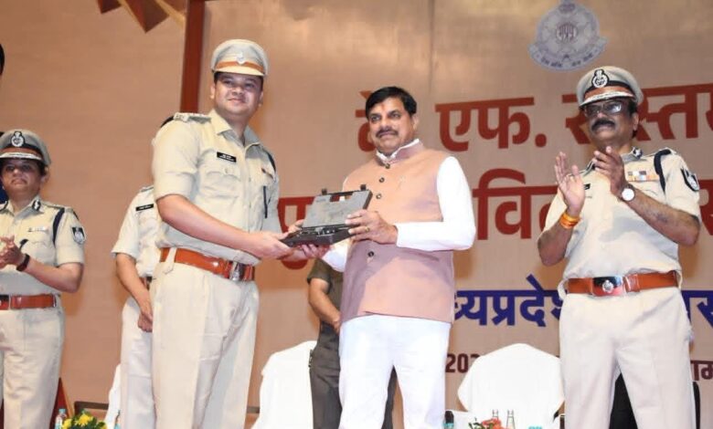 SDOP अपूर्व भलावी पुरस्कार - मुख्यमंत्री द्वारा पुलिस अधिकारी सम्मानित