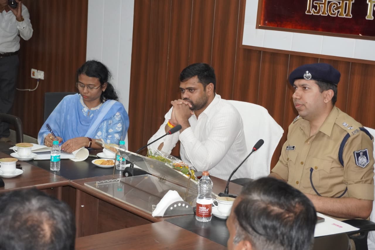सिवनी शांति समिति बैठक में अधिकारी और धर्मगुरु उपस्थित