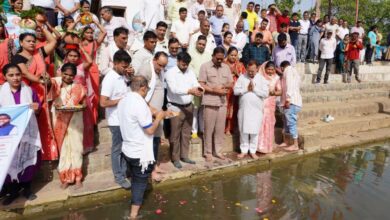 वैनगंगा घाट पर जल गंगा संवर्धन अभियान में शामिल विधायक दिनेश राय मुनमुन