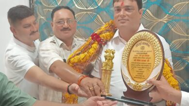 आरटीओ अधिकारी देवेश बाथम के सम्मान में उमड़ा परिवहन परिवार | Dainik Yashonnati सिवनी में आरटीओ अधिकारी देवेश बाथम का विदाई समारोह