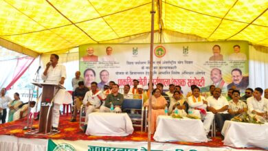 कृषि विज्ञान केंद्र सिवनी में प्राकृतिक खेती कार्यशाला को संबोधित करते विधायक दिनेश राय मुनमुन