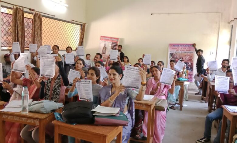 बरघाट कॉलेज में सेफ क्लिक 2.0 अभियान के तहत साइबर सुरक्षा एवं नशामुक्ति पर आयोजित जागरूकता कार्यशाला।
