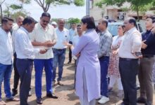 सिवनी के पॉलिटेक्निक मैदान में मुख्यमंत्री डॉ. मोहन यादव के प्रस्तावित कार्यक्रम की तैयारियों का निरीक्षण करतीं कलेक्टर नेहा मीना