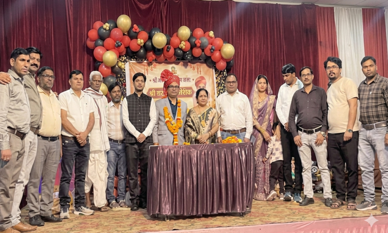 शासकीय कला एवं वाणिज्य महाविद्यालय केवलारी में डॉ. एस.एन. डहेरिया के विदाई समारोह का दृश्य