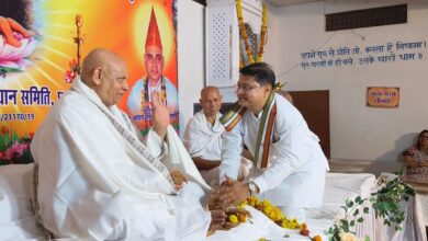 छपारा में सदगुरु कबीर प्राकट्य महोत्सव के दौरान प्रवचन देते कबीर दर्शनाचार्य परम पूज्य गुरुदेव श्री रामजीवन शास्त्री साहेब जी