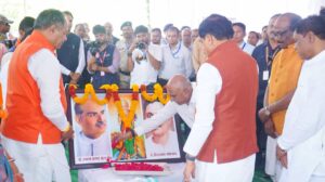 बैतूल के कुकरू में प्रधानमंत्री नरेंद्र मोदी के मन की बात कार्यक्रम के दौरान मुख्यमंत्री डॉ. मोहन यादव और भाजपा प्रदेश अध्यक्ष हेमंत खंडेलवाल