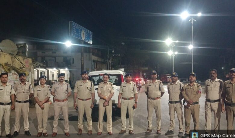 सिवनी पुलिस कॉम्बिंग गश्त - रात में कॉम्बिंग गश्त करती सिवनी पुलिस टीम