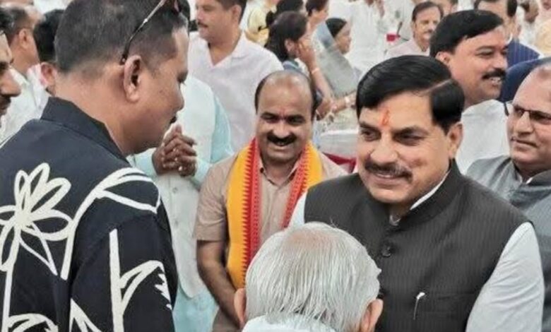विधायक दिनेश राय मुनमुन विधायक दल की बैठक