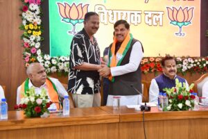 विधायक दिनेश राय मुनमुन विधायक दल की बैठक