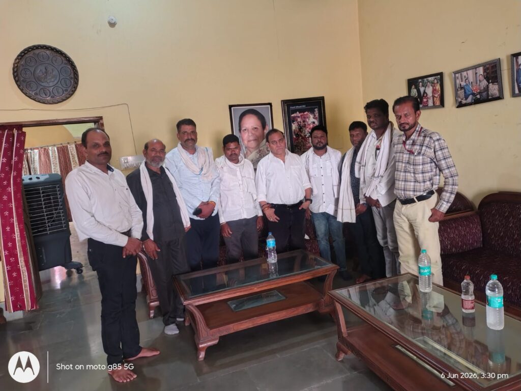 विधायक योगेन्द्र सिंह बाबा भैया - कांग्रेस नेताओं की विधायक से मुलाकात