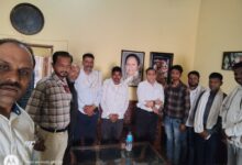विधायक योगेन्द्र सिंह “बाबा भैया” से कांग्रेस नेताओं ने की सौजन्य भेंट | Dainik Yashonnati विधायक योगेन्द्र सिंह बाबा भैया - कांग्रेस नेताओं की विधायक से मुलाकात
