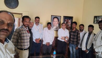 विधायक योगेन्द्र सिंह बाबा भैया - कांग्रेस नेताओं की विधायक से मुलाकात