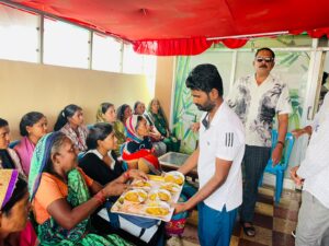 जनसुनवाई में विधायक दिनेश राय मुनमुन ने सुनीं नागरिकों की समस्याएं | Dainik Yashonnati जनसुनवाई में नागरिकों की समस्याएं सुनते विधायक दिनेश राय मुनमुन