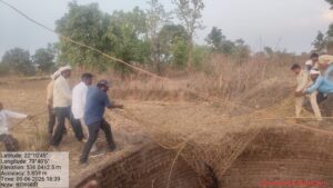कुएं में गिरे 7 जंगली सुअरों का सफल रेस्क्यू | Dainik Yashonnati कन्हान पिपरिया में कुएं में गिरे 7 जंगली सुअरों का वन विभाग और ग्रामीणों द्वारा रेस्क्यू करते हुए दृश्य