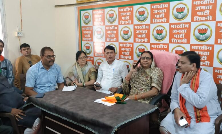 पवन पाटीदार के आगमन को लेकर बैठक करते भाजपा पदाधिकारी
