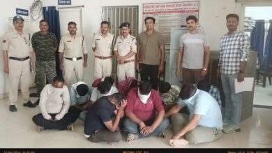 केवलारी पुलिस की बड़ी कार्रवाई, संयुक्त जुआ रेड में 11 आरोपी गिरफ्तार | Dainik Yashonnati केवलारी पुलिस द्वारा जुआ रेड में गिरफ्तार आरोपी और जप्त वाहन