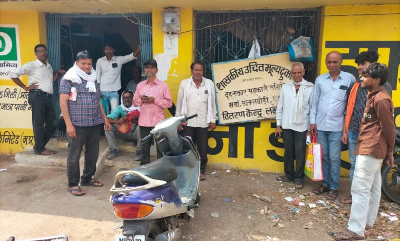 सिवनी जिले में डीएपी खाद की कमी को लेकर परेशान किसान