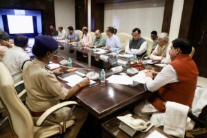 नीट परीक्षा को लेकर सीएम मोहन सख्त, जरूरत पड़ी तो अफसर अपनी गाड़ी से पहुंचाएंगे परीक्षार्थियों को | Dainik Yashonnati NEET परीक्षा 2026 समीक्षा बैठक मुख्यमंत्री मोहन यादव