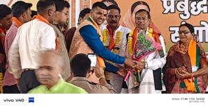 सिवनी में भाजपा की प्रबुद्धजन संगोष्ठी को संबोधित करते सांसद फग्गन सिंह कुलस्ते