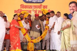महिदपुर में कार्यक्रम के दौरान कांग्रेस पर निशाना साधते मुख्यमंत्री डॉ. मोहन यादव