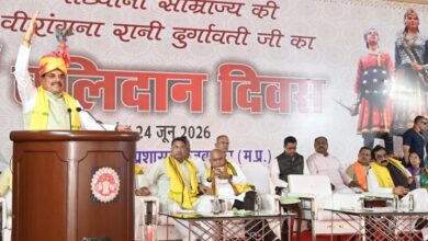 रानी दुर्गावती बलिदान दिवस कार्यक्रम में श्रद्धांजलि अर्पित करते मुख्यमंत्री डॉ. मोहन यादव