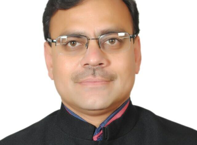 घंसौर जनपद की पंचायतों के मुद्दे पर विधानसभा में प्रश्न उठाते विधायक योगेन्द्र सिंह बाबा