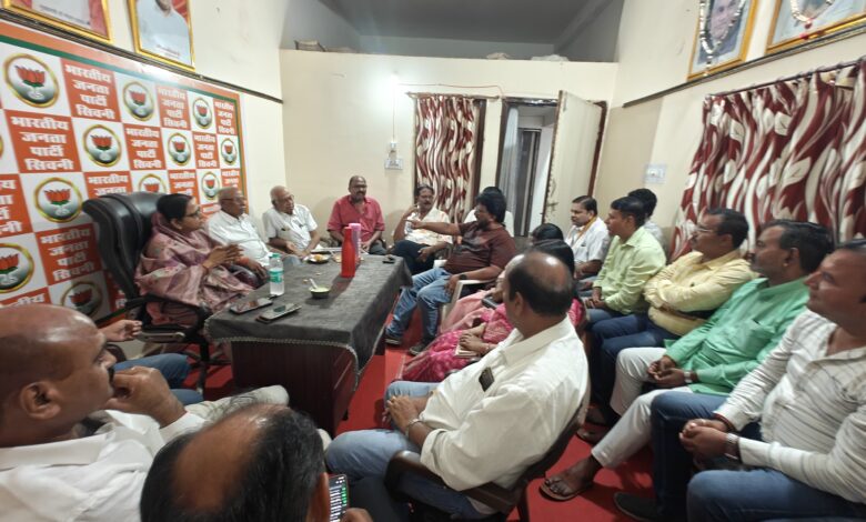 मुख्यमंत्री डॉ. मोहन यादव के सिवनी आगमन की तैयारियों को लेकर बैठक करती भाजपा जिला इकाई सिवनी।