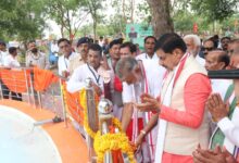 भैंसवामाता के दरबार पहुंचे मुख्यमंत्री डॉ. मोहन यादव, प्रदेश की सुख-समृद्धि और जनकल्याण की कामना की | Dainik Yashonnati भैंसवामाता मंदिर में पूजा-अर्चना करते मुख्यमंत्री डॉ. मोहन यादव