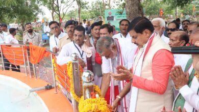 भैंसवामाता मंदिर में पूजा-अर्चना करते मुख्यमंत्री डॉ. मोहन यादव