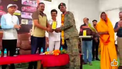 पीजी कॉलेज सिवनी में सम्मानित होते एनसीसी कैडेट
