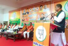 सिवनी में भाजपा की प्रबुद्धजन संगोष्ठी को संबोधित करते सांसद फग्गन सिंह कुलस्ते