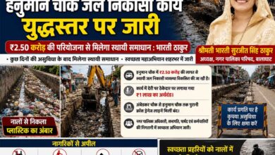 बालाघाट के हनुमान चौक में ₹2.50 करोड़ की जल निकासी परियोजना का निरीक्षण करती नगर पालिका अध्यक्ष भारती सुरजीत सिंह ठाकुर।