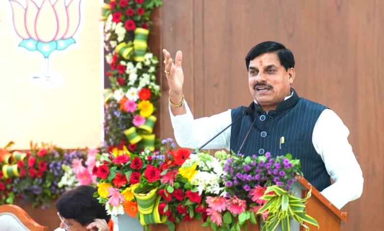 भोपाल में आयोजित भाजपा विधायक दल की बैठक में मुख्यमंत्री डॉ. मोहन यादव और वरिष्ठ भाजपा नेता
