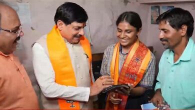 12वीं बोर्ड टॉपर चांदनी विश्वकर्मा के घर पहुंचे CM मोहन यादव, दी बधाई