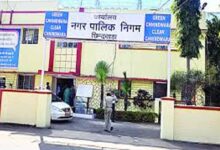 वार्ड 38 आनंद लाज के सामने बिना स्लैब की खुली नाली से परेशान स्थानीय लोग