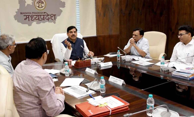 मुख्यमंत्री मोहन यादव 15 अगस्त पर विकास कार्यों के सोशल ऑडिट संबंधी निर्देश देते हुए