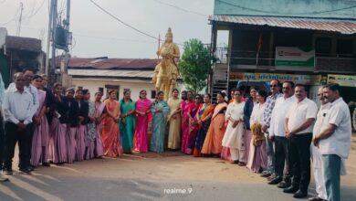 बरघाट में महाराणा प्रताप प्रतिमा पर माल्यार्पण करतीं वीरांगनाएं