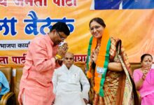 भाजपा महिला मोर्चा बालाघाट की जिलाध्यक्ष का पदभार ग्रहण करतीं मीना राहंगडाले