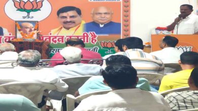 डॉ. श्यामा प्रसाद मुखर्जी का बलिदान राष्ट्र की एकता और अखंडता का अमर संदेश : भाजपा | Dainik Yashonnati सिवनी में डॉ. श्यामा प्रसाद मुखर्जी बलिदान दिवस पर श्रद्धांजलि अर्पित करते भाजपा कार्यकर्ता