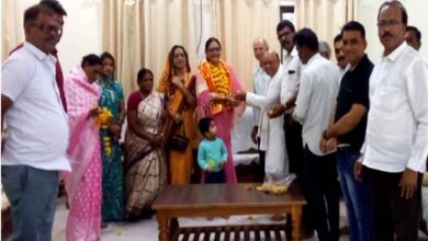 मध्यप्रदेश भाजपा कार्य समिति सदस्य बनने पर पूर्व सांसद नीता पटेरिया का स्वागत करते भाजपा मंडल छपारा के पदाधिकारी एवं कार्यकर्ता