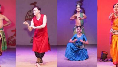 छिंदवाड़ा में कला संगम शास्त्रीय नृत्य महोत्सव में प्रस्तुति देतीं पद्मश्री डॉ अरुणा मोहंती एवं अन्य कलाकार