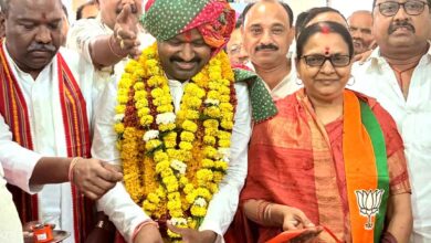 भाजपा पिछड़ा वर्ग मोर्चा के प्रदेश अध्यक्ष पवन पाटीदार सिवनी भाजपा कार्यालय में मोदी सरकार के 12 वर्ष की उपलब्धियों पर आधारित प्रदर्शनी का उद्घाटन करते हुए